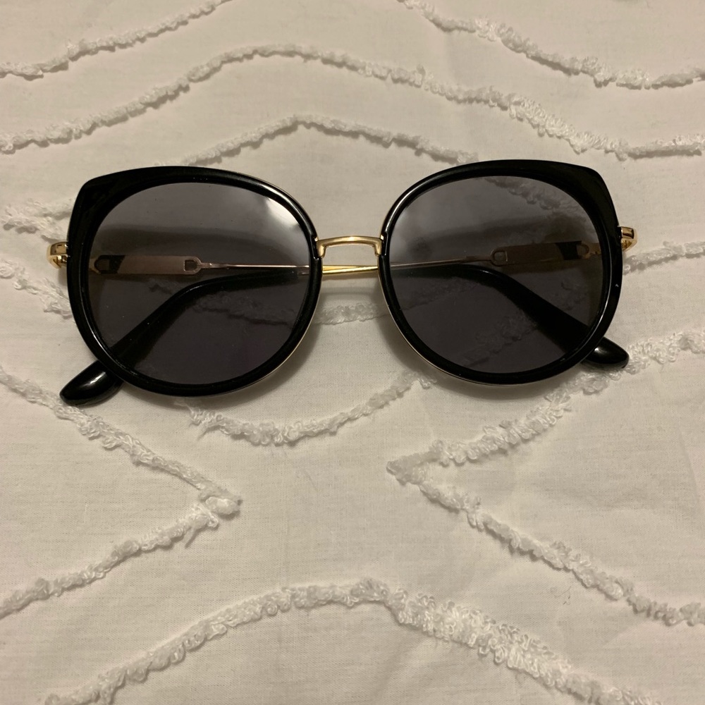 Black sunglasses